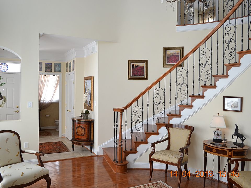 Foyer & Formal Living Room