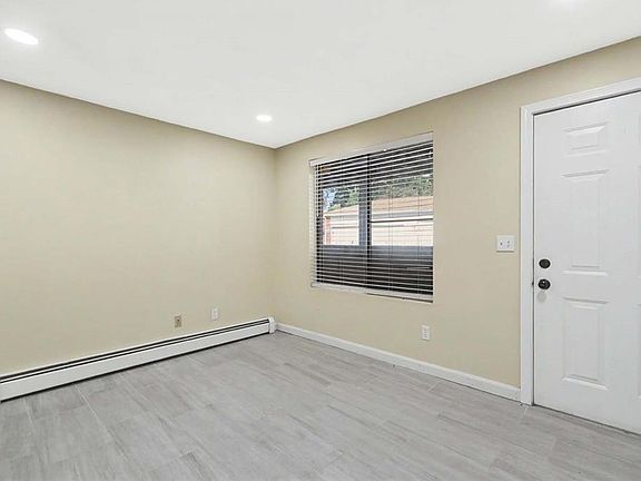 4th image of 569 Smithfield Rd APT 9