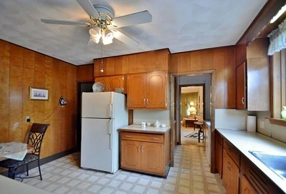 5th image of 136 White St #136