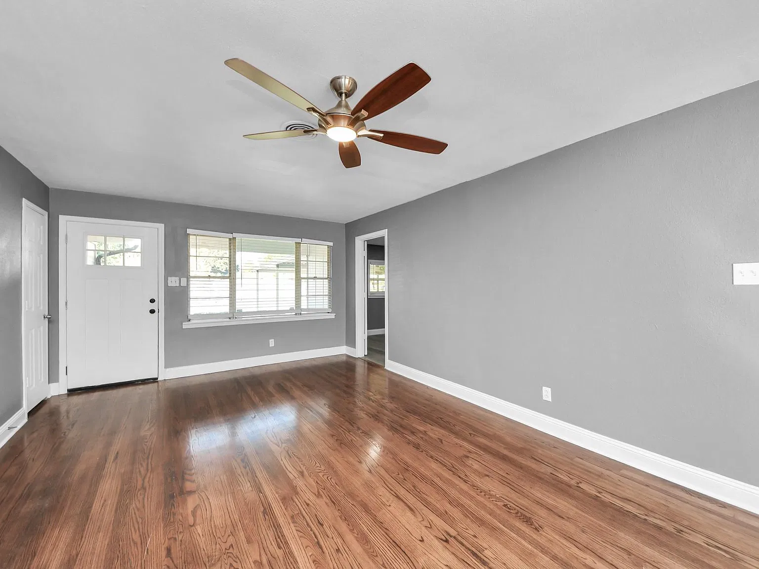 4 bed, 2.0 bath, 1500 sqft, $2,000 — Photo 4