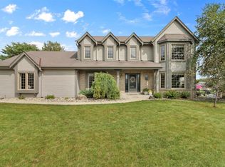 4940 S Nicolet Dr, New Berlin, WI 53151