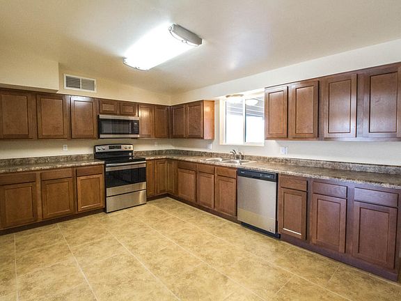 4th image of 2841 W Canada St