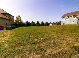 205 N Fairway Dr, Brandon, SD 57005