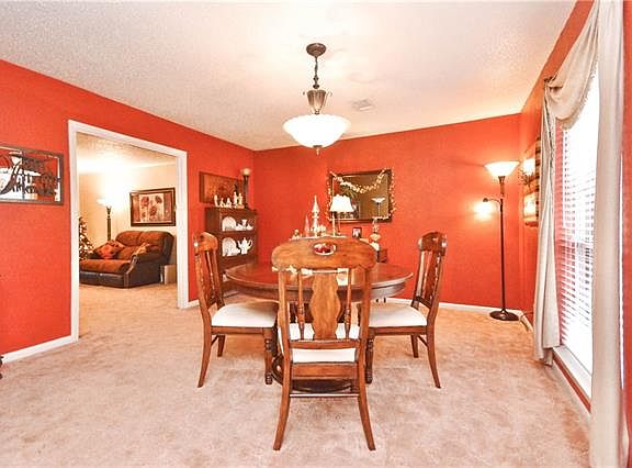 3rd image of 2306 Woodlawn Dr