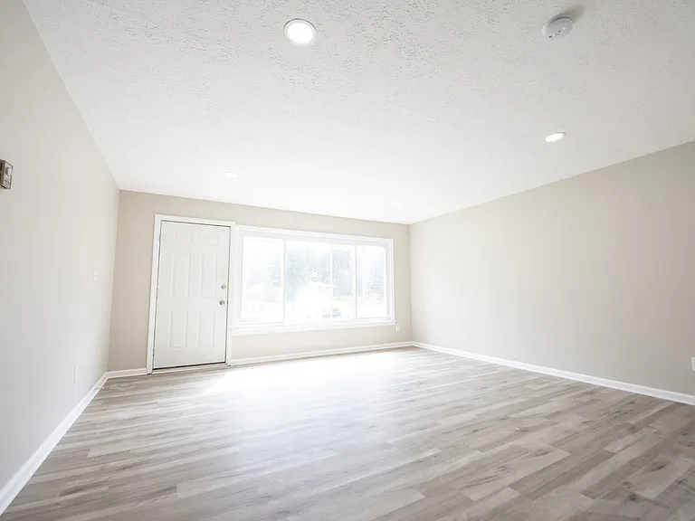 9328 W Ridgewood Dr — Photo 2