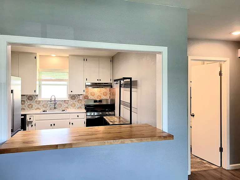 10700 Plains Trl #1 — Photo 6