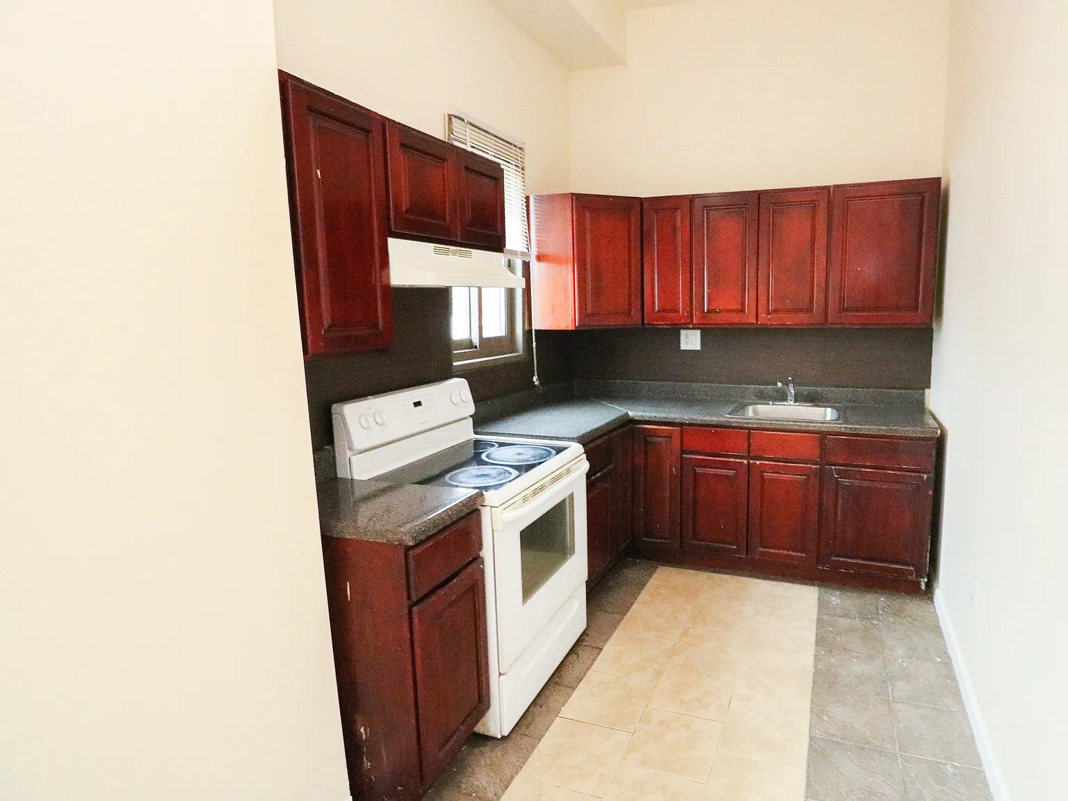 3 bed, 1200 sqft, $1,800 — Photo 3