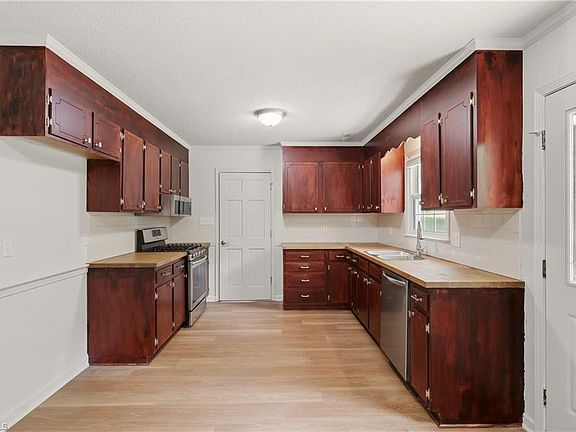 4th image of 4105 Deer Track Ct