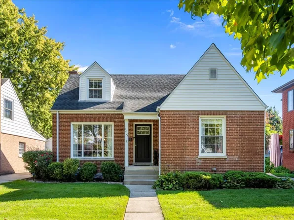1425 Brophy Ave, Park Ridge, IL 60068