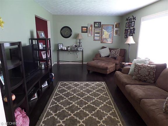 3rd image of 2160 Penny Ln