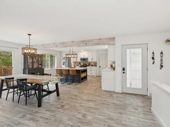 9951 Sunrise Way, Cannon Falls, MN 55009