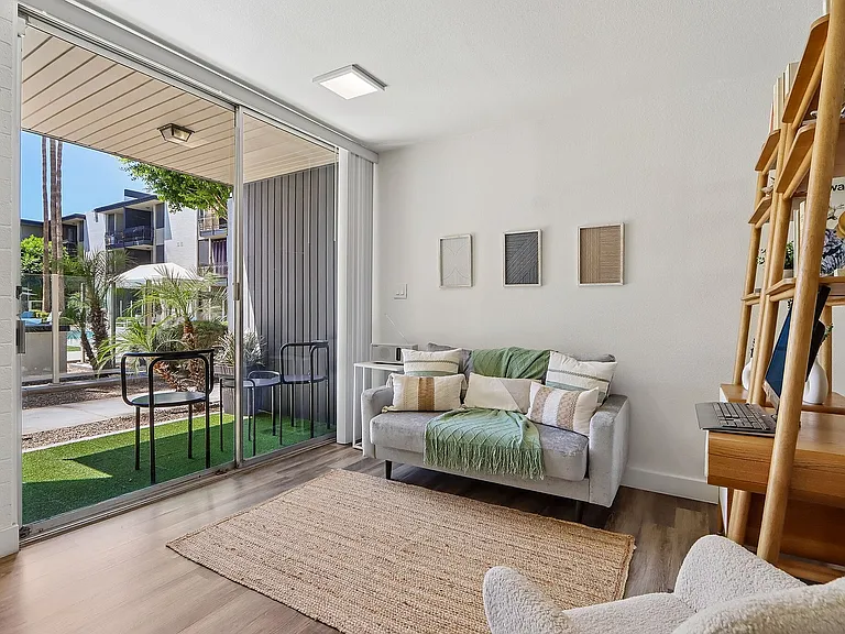 7-web-or-mls-N 7th Ave-S0905-005