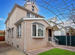 10215 63rd Ave, Forest Hills, NY 11375