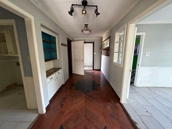 5th image of 102 Newport Ln