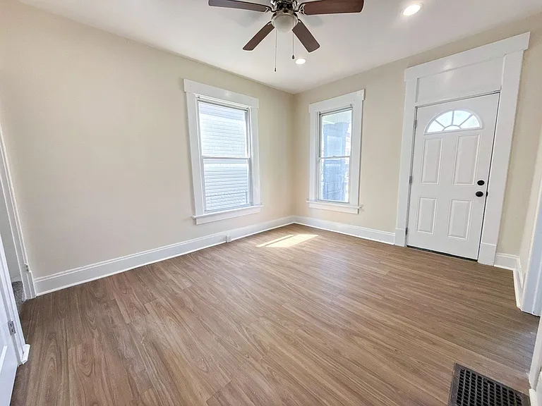 1174 Walters St — Photo 3