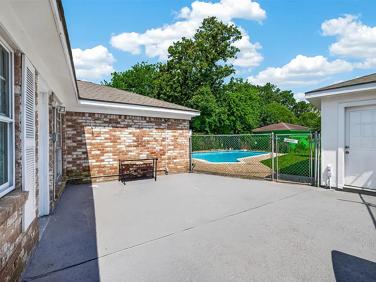 9422 Kristin Dr — Photo 40