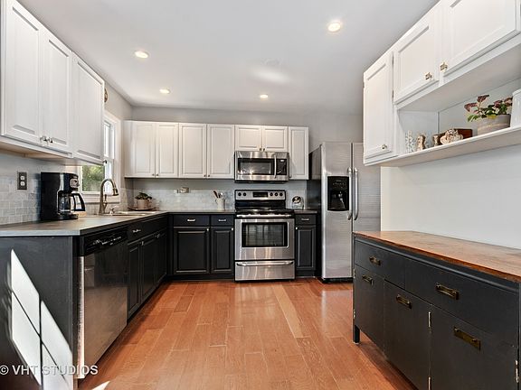 3rd image of 10217 Hyacinth Dr