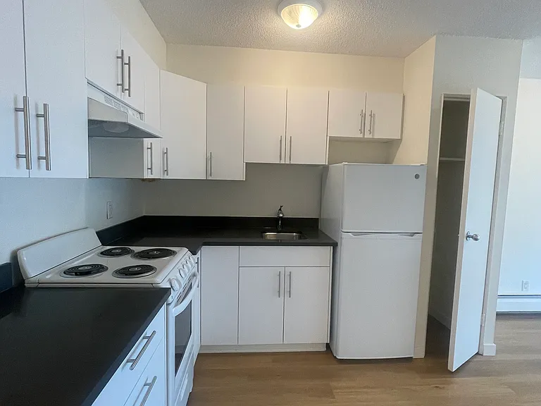 2228 Franklin St #309 — Photo 4