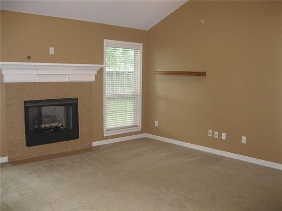 4th image of 801 SW Navajo Dr