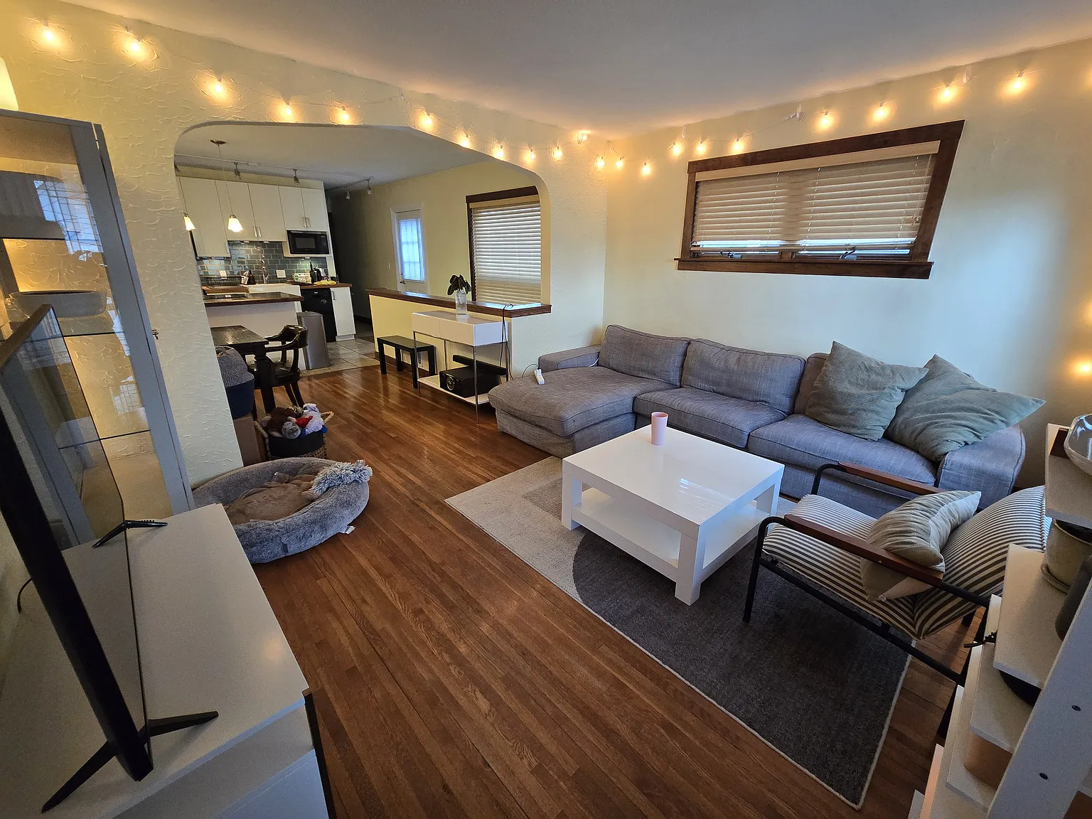 2 bed, 1110 sqft, $2,100 — Photo 3