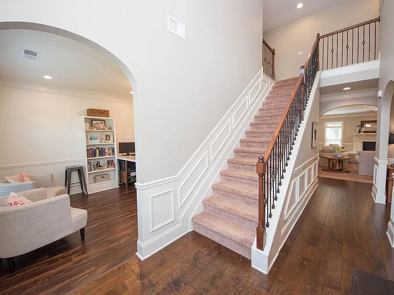 270 Savannah Dr — Photo 3