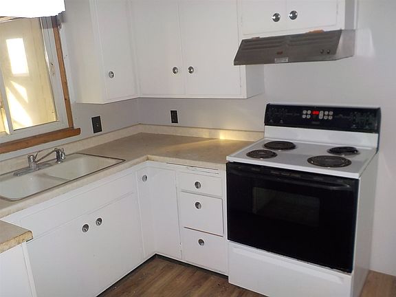 2nd image of 16 Oakwood Ave