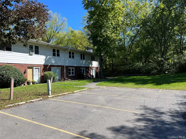 21 Orchard Heights, New Paltz, NY 12561