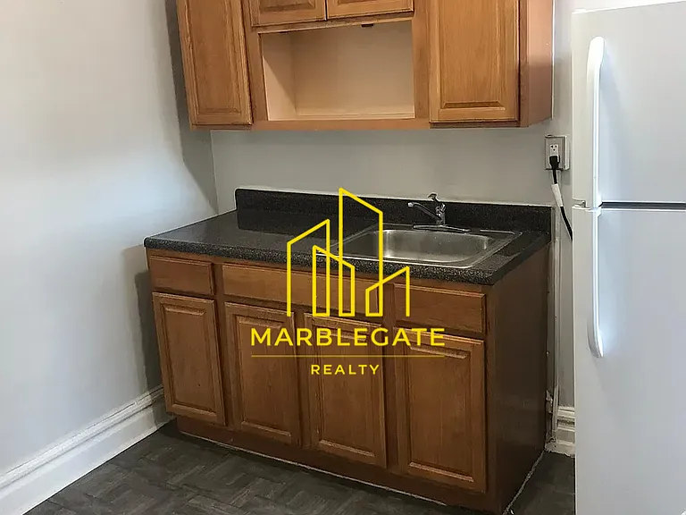 371 Park Ave #22 — Photo 1