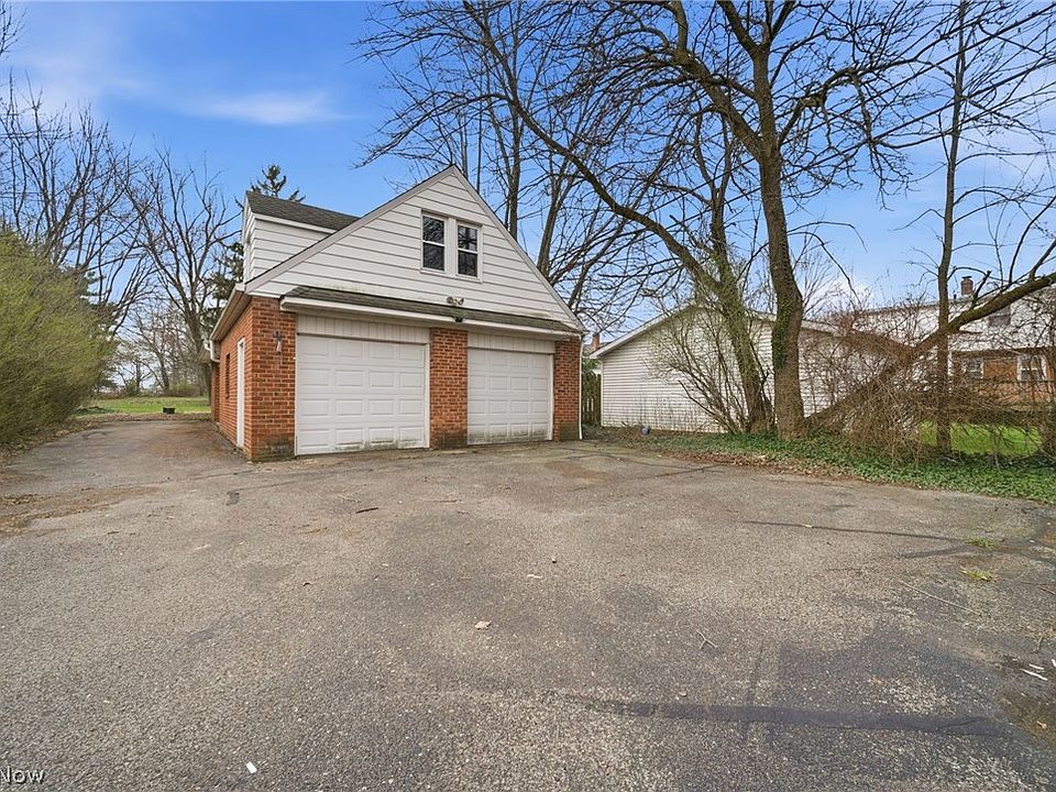 5918 Maplewood Rd, Mayfield Heights, OH 44124 | Zillow