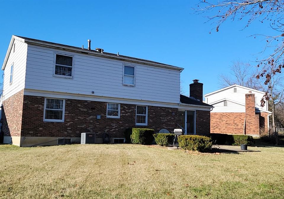 2nd image of 836 Summerfield Ln