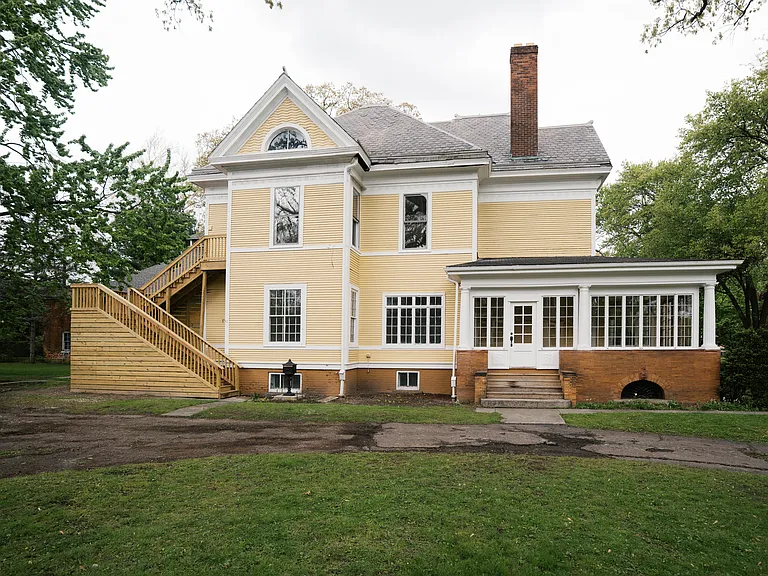 2399 Robinwood Ave — Photo 4