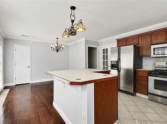 3rd image of 38084 Pine Street Ext
