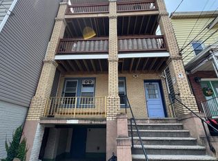 40 W 17th St APT 3, Bayonne, NJ 07002