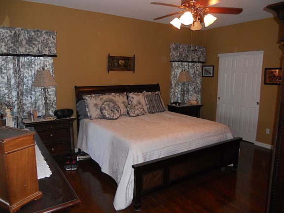 4th image of 615 Fairmount Dr