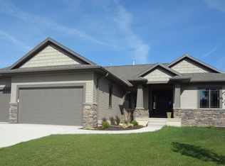 2915 Diamondhead Rd, Hiawatha, IA 52233