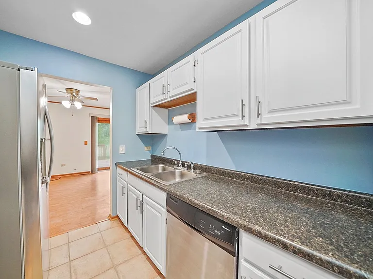 808 Shakespeare Dr — Photo 4
