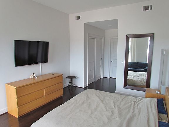 5th image of 201 Riverplace Unit 606