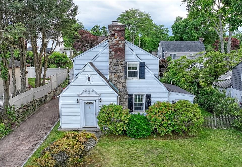 1st image of 12 Tudor Lane