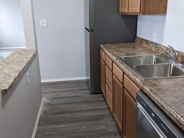 8 Rosewood Ln — Photo 2