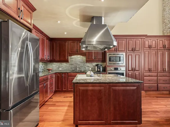 810 Locust St APT 201, Philadelphia, PA 19107