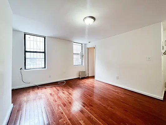 Rented by Kahen Properties | media 2