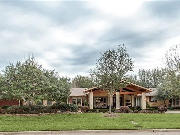 2nd image of 10424 Woodford Dr