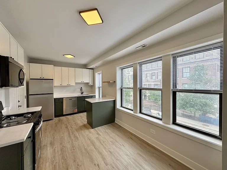 1635 W Cornelia Ave #2 — Photo 17