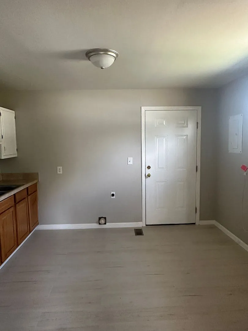 3 Bedroom/1 bath home — Photo 2