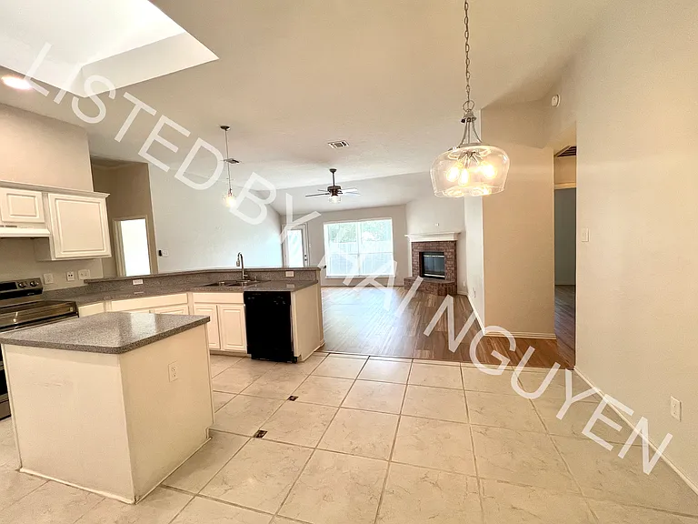 1602 Crestmeadow Ln — Photo 7