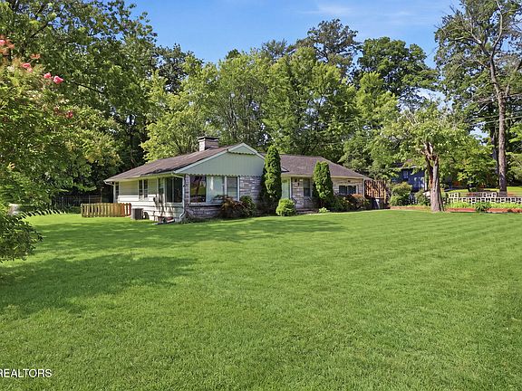 3rd image of 4908 Silva Dr