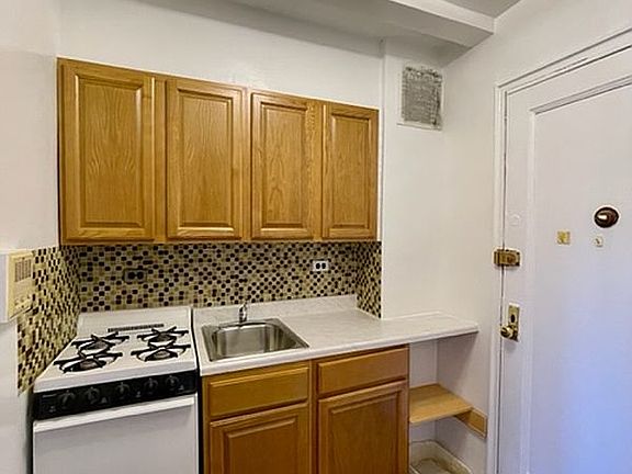2nd image of 2705 Kings Hwy #2P