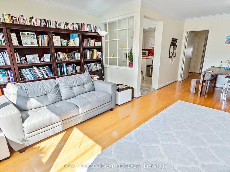 138 Woburn Ave — Photo 8