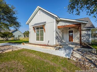 1420 Whispering Hills Dr, Canyon Lake, TX 78133
