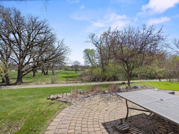 2378 Molnau Ct, Chaska, MN 55318